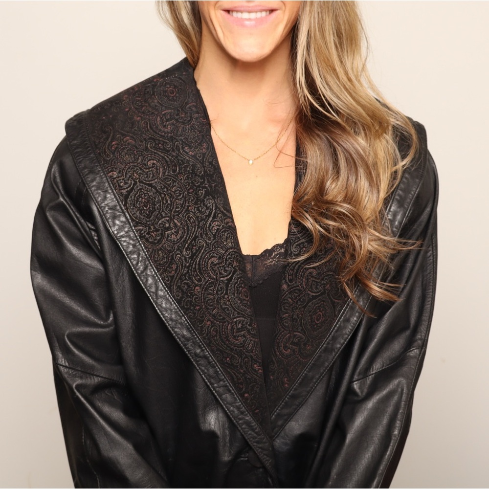 GIII Leather Maxi Trench Coat Womens Black Paisley Collar Statement Outerwear - Picture 7 of 12